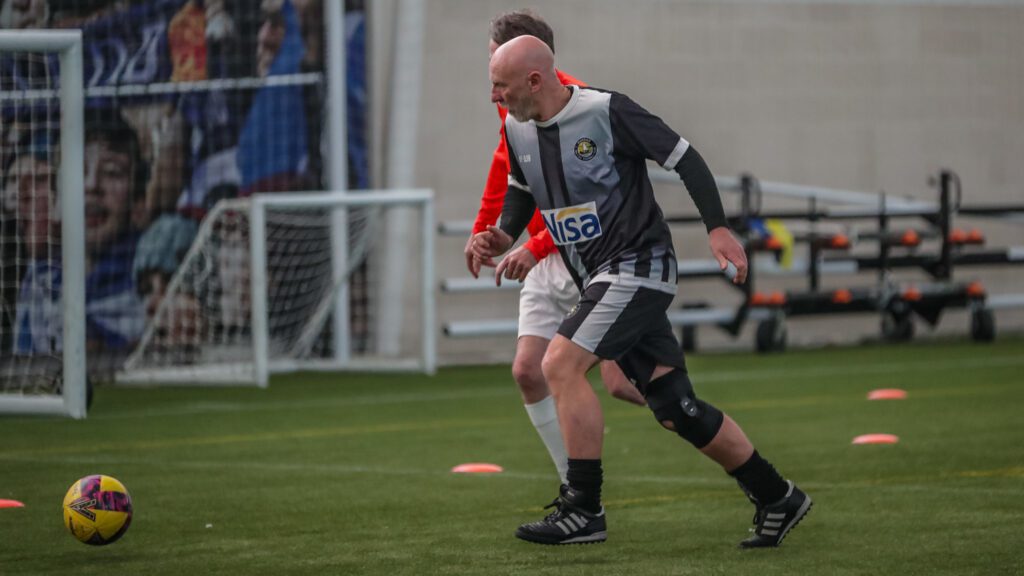 Gran kit , fantástica sublimación y la claridad de los logotipos y nombres de los patrocinadores Esperamos con interés la compra de más kit de este año con seguridad Richard DWFC Administración