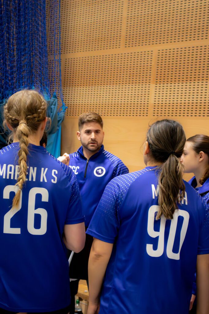 Nuestra equipación nos hace ser quienes somos. Nos aporta espíritu de equipo, alegría y profesionalidad; ¡gracias My Club por ayudarnos a mejorar!