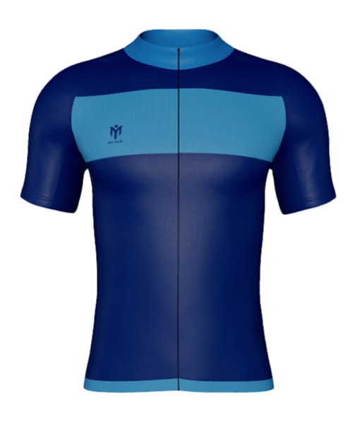 Una maglia da ciclismo a maniche corte con corpo blu scuro, striscia sul petto, colletto e fascia inferiore azzurri. Sul lato sinistro del petto è presente un piccolo logo: perfetta da abbinare ad abbigliamento sportivo personalizzato o divise da calcio personalizzate.
