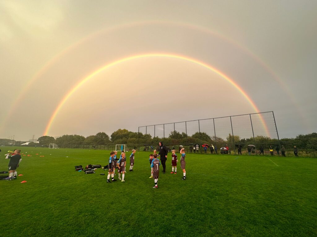 Estamos encantados con las equipaciones de entrenamiento y de partido de mi club. Tienen buen aspecto y son muy resistentes, lo que es muy valioso para nuestro programa.