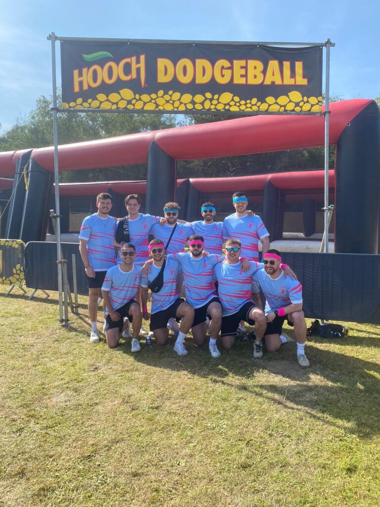 JJ me ayudó a diseñar y presentar nuestro kit de balón prisionero. Fue de gran ayuda, muy informativo y constantemente me ponía al día sobre las diferentes etapas del fabricante de nuestro kit. Recomendaré y he recomendado My Club a otras personas.