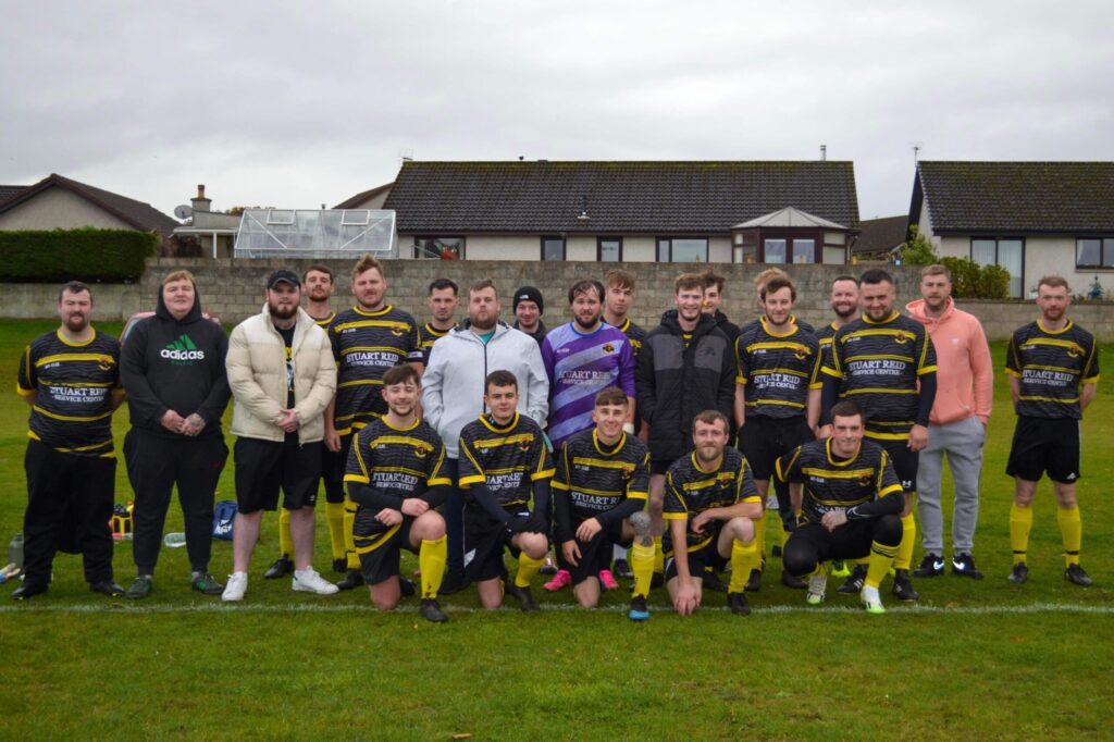 Empezó este equipo y encontró My Club y pensó que tenÃan kits brillantes, trató con Elliot que ha sido fantástico y ahora hemos pedido 3 juegos de kits de ellos.
