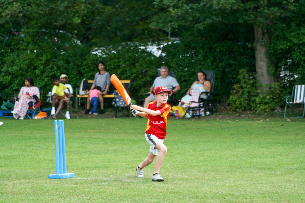 El diseño y el proceso de pedido fueron realmente sencillos. Muchas gracias a Alex Burton por asegurarse de que las camisetas llegaran a tiempo para nuestro torneo. Todo el mundo está muy impresionado con la calidad y el ajuste de las camisetas, y los niños estaban estupendos el día del torneo.