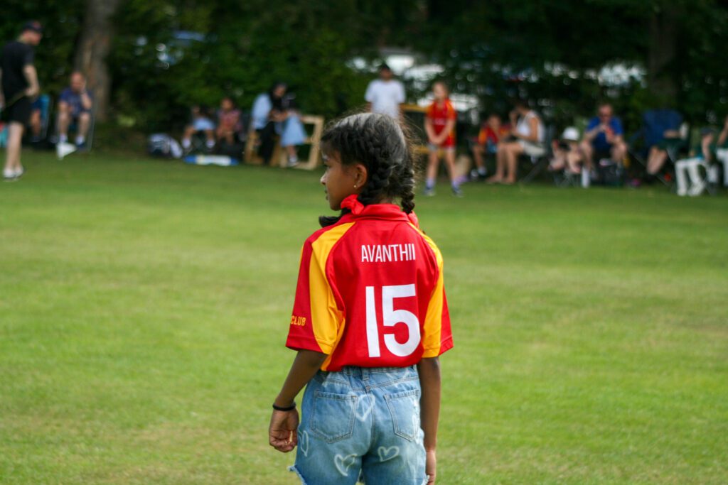 El diseño y el proceso de pedido fueron realmente sencillos. Muchas gracias a Alex Burton por asegurarse de que las camisetas llegaran a tiempo para nuestro torneo. Todo el mundo está muy impresionado con la calidad y el ajuste de las camisetas, y los niños estaban estupendos el día del torneo.