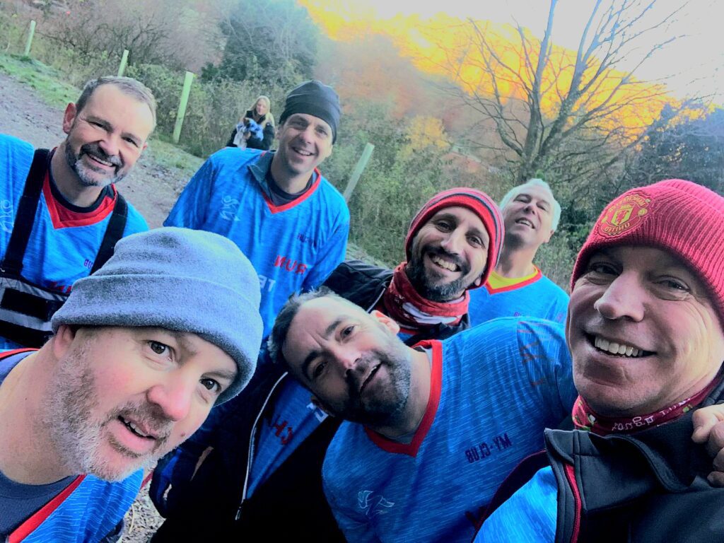 Somos un pequeño grupo que se reúnen en diferentes carreras parque cada semana todas las habilidades mixtas, pero el propósito es correr tomar una taza de té y charlar