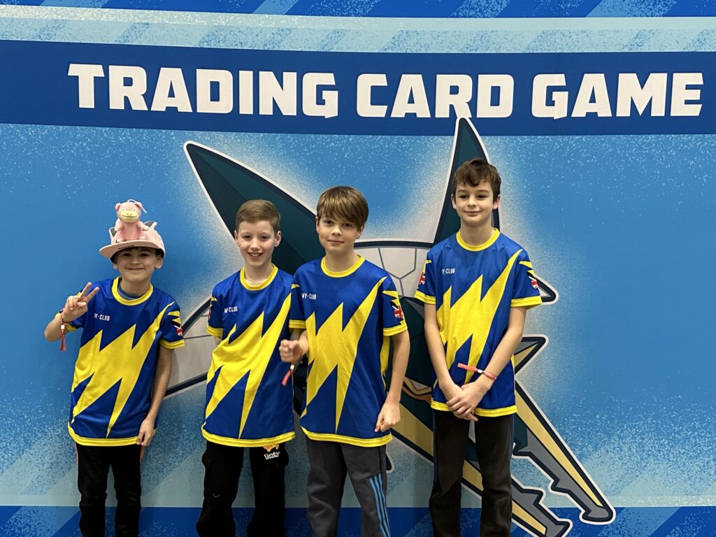 Estos kits son más de lo que esperábamos, son brillantes y ligeros y destacan entre la multitud. Tienen un aspecto muy profesional y hacen que nuestros chicos también se sientan profesionales. Estoy seguro de que el estímulo psicológico añadido es lo que ha dado a estos chicos el impulso necesario para realizar la mejor actuación de su vida en competición, con la clasificación de tres de ellos para los campeonatos del mundo.