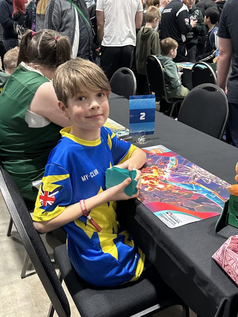 Estos kits son más de lo que esperábamos, son brillantes y ligeros y destacan entre la multitud. Tienen un aspecto muy profesional y hacen que nuestros chicos también se sientan profesionales. Estoy seguro de que el estímulo psicológico añadido es lo que ha dado a estos chicos el impulso necesario para realizar la mejor actuación de su vida en competición, con la clasificación de tres de ellos para los campeonatos del mundo.