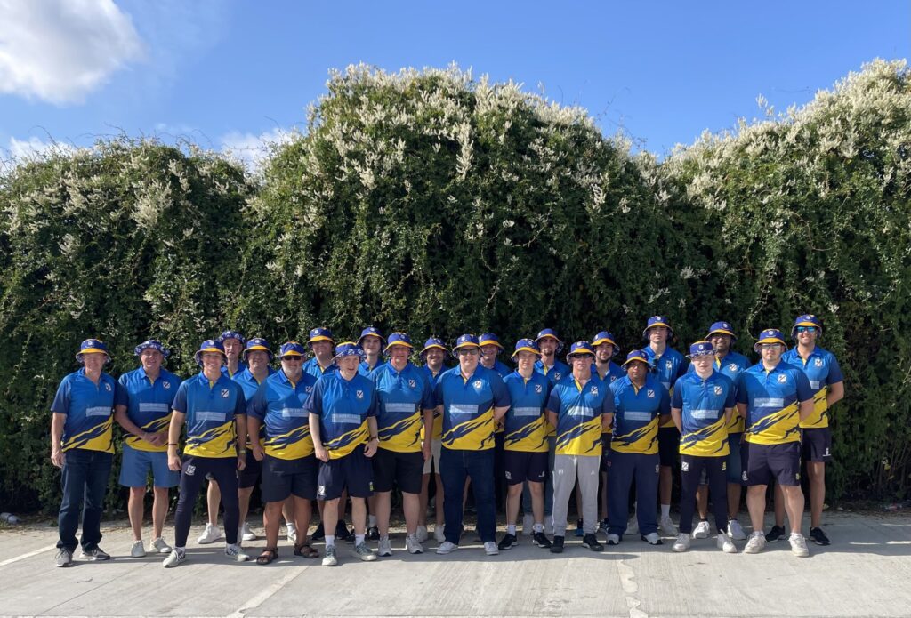 ¡Los chicos del grupo de mi club fueron geniales! Desde la primera llamada hasta la finalización de los diseños, la atención al detalle fue increíble. Hicieron falta tres o cuatro maquetas finales para que quedara bien, pero el equipo fue servicial y paciente. El envío fue puntual y se cumplieron todos los plazos. Una experiencia 10/10.